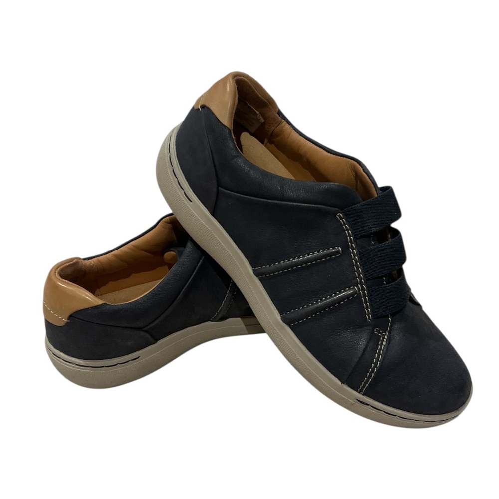 Clarks Nalle Ease Navy Blue and Tan Sneakers (NWOT)